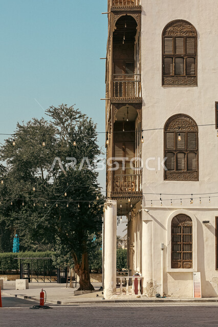 الرواشين القديمه في المدينة التاريخية في جدة، تصميم معماري عربي و إسلامي قديم، البيوت الأثرية في البلد التاريخي في جدة, أماكن سياحية تراثية شعبية في المملكة العربية السعودية، المعالم التاريخية في حي البلد