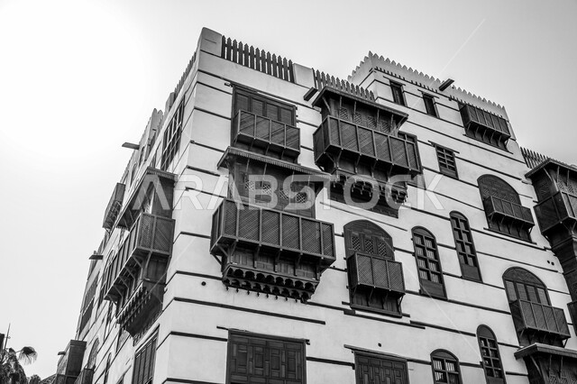  تصميم معماري عربي و إسلامي قديم، البيوت الأثرية في البلد التاريخي في جدة, أماكن سياحية تراثية شعبية في المملكة العربية السعودية، المعالم التاريخية في حي البلد، الرواشين القديمه في المدينة التاريخية في جدة