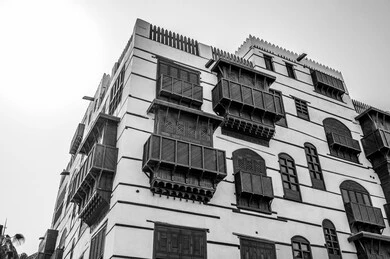  تصميم معماري عربي و إسلامي قديم، البيوت الأثرية في البلد التاريخي في جدة, أماكن سياحية تراثية شعبية في المملكة العربية السعودية، المعالم التاريخية في حي البلد، الرواشين القديمه في المدينة التاريخية في جدة