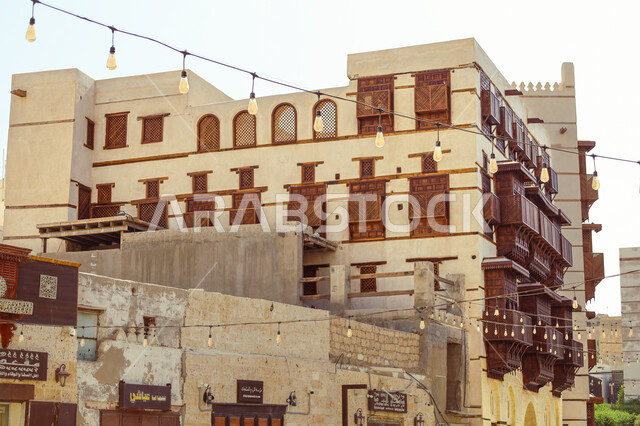  تصميم معماري عربي و إسلامي قديم، البيوت الأثرية في البلد التاريخي في جدة, أماكن سياحية تراثية شعبية في المملكة العربية السعودية، المعالم التاريخية في حي البلد، الرواشين القديمه في المدينة التاريخية في جدة