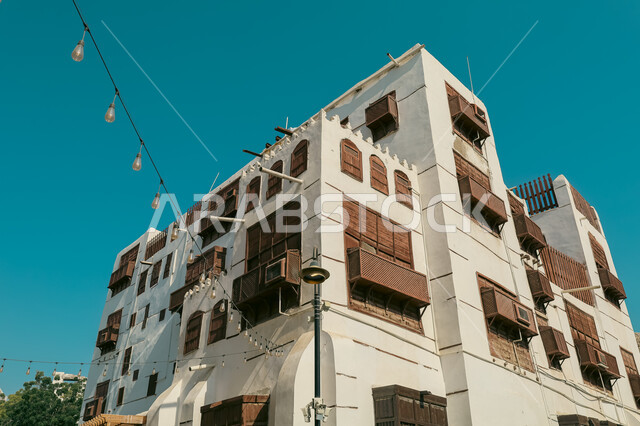  تصميم معماري عربي و إسلامي قديم، البيوت الأثرية في البلد التاريخي في جدة, أماكن سياحية تراثية شعبية في المملكة العربية السعودية، المعالم التاريخية في حي البلد، الرواشين القديمه في المدينة التاريخية في جدة