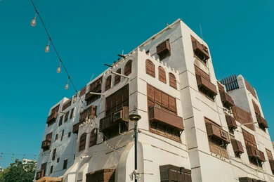  تصميم معماري عربي و إسلامي قديم، البيوت الأثرية في البلد التاريخي في جدة, أماكن سياحية تراثية شعبية في المملكة العربية السعودية، المعالم التاريخية في حي البلد، الرواشين القديمه في المدينة التاريخية في جدة