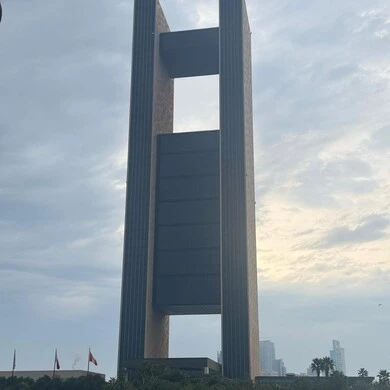 The urban growth and advancement of towers and skyscrapers overlooking the Gulf Sea, the architectural art of building famous hotels, the Four Seasons Hotel in Bahrain, the waterfront of places and famous tourist attractions in the Kingdom