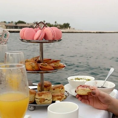 A plate full of delicious desserts, foods rich in sugar and calories, a luxurious tourist destination, entertainment and leisure areas, attracting tourists from all over the world, Banana Island in Qatar overlooking the Arabian Gulf, a luxurious Arab resort in Doha