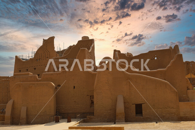 تأسيس الدولة السعودية الأولى 1727م، البيوت الأثرية التراثية الطينية في حي الطريف التاريخي، الدرعية القديمة في مدينة الرياض في المملكة العربية السعودية، معالم أثرية تاريخية شعبية قديمة، أماكن سياحة في السعودية
