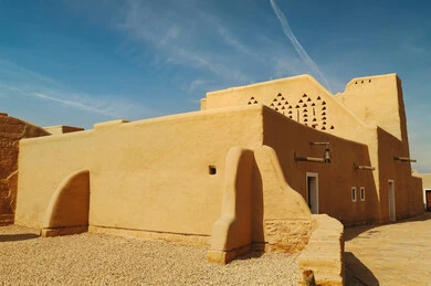 الدرعية القديمة في مدينة الرياض في المملكة العربية السعودية، معالم أثرية تاريخية شعبية قديمة، أماكن سياحة في السعودية, تأسيس الدولة السعودية الأولى 1727م, البيوت الأثرية التراثية الطينية في حي الطريف التاريخي