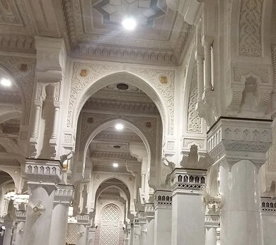  الفن الهندسي المعماري الداخلي للمساجد على الطراز الإسلامي, الديكورات والنجف للحجرة النبوية الشريفة داخل المسجد النبوي الشريف, العبادة والتقرب الى الله، معلم ديني اسلامي مقدس في المملكة العربية السعودية