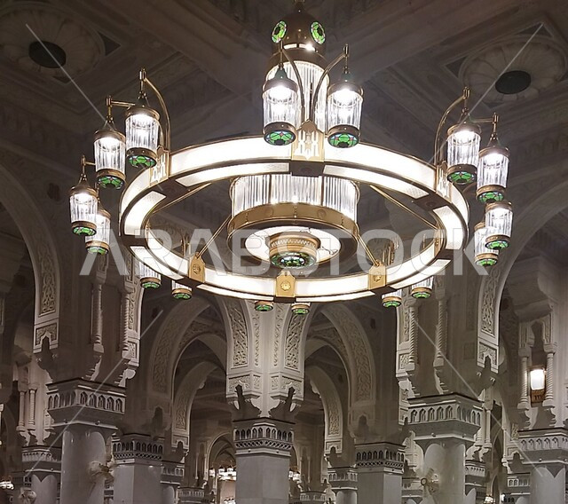  الديكورات والنجف للحجرة النبوية الشريفة داخل المسجد النبوي الشريف، العبادة والتقرب الى الله، معلم ديني اسلامي مقدس في المملكة العربية السعودية، الفن الهندسي المعماري الداخلي للمساجد على الطراز الإسلامي
