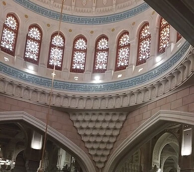  الديكورات والنجف للحجرة النبوية الشريفة داخل المسجد النبوي الشريف، العبادة والتقرب الى الله، معلم ديني اسلامي مقدس في المملكة العربية السعودية، الفن الهندسي المعماري الداخلي للمساجد على الطراز الإسلامي