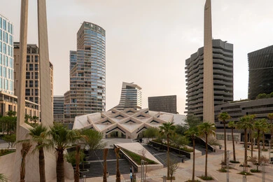  ابراج مركز الملك عبدالله المالي (كافد) في مدينة الرياض في النهار, تحقيق النهضة الاقتصادية, الشركات الرائدة في الخدمات المصرفية، الوجهة المثالية للمال والأعمال في المملكة العربية السعودية، الفن الهندسي المعماري على الطراز الحديث للمباني التجارية