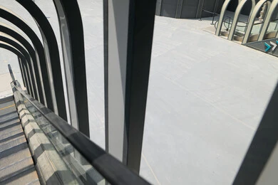 مركز الملك عبدالله المالي (كافد) في مدينة الرياض في النهار, تحقيق النهضة الاقتصادية, الشركات الرائدة في الخدمات المصرفية، الوجهة المثالية للمال والأعمال في المملكة العربية السعودية، الفن الهندسي المعماري على الطراز الحديث للمباني التجارية