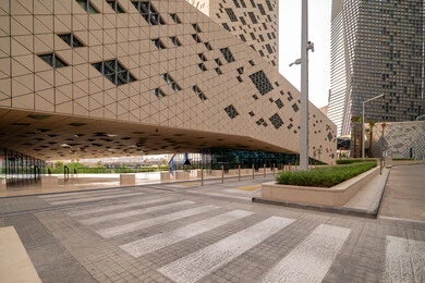 مركز الملك عبدالله المالي (كافد) في مدينة الرياض في النهار, تحقيق النهضة الاقتصادية, الشركات الرائدة في الخدمات المصرفية، الوجهة المثالية للمال والأعمال في المملكة العربية السعودية، الفن الهندسي المعماري على الطراز الحديث للمباني التجارية