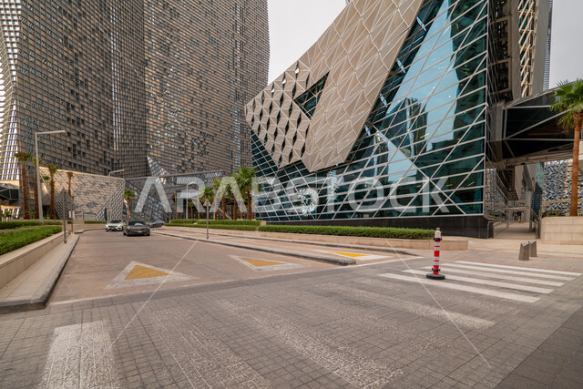 تحقيق النهضة الاقتصادية, الشركات الرائدة في الخدمات المصرفية، الوجهة المثالية للمال والأعمال في المملكة العربية السعودية، الفن الهندسي المعماري على الطراز الحديث للمباني التجارية، مركز الملك عبدالله المالي (كافد) في مدينة الرياض في النهار