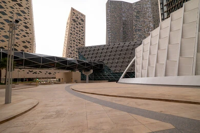  ابراج مركز الملك عبدالله المالي (كافد) في مدينة الرياض في النهار, تحقيق النهضة الاقتصادية, الشركات الرائدة في الخدمات المصرفية، الوجهة المثالية للمال والأعمال في المملكة العربية السعودية، الفن الهندسي المعماري على الطراز الحديث للمباني التجارية