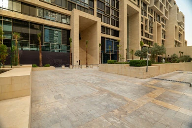 مركز الملك عبدالله المالي (كافد) في مدينة الرياض في النهار, تحقيق النهضة الاقتصادية, الشركات الرائدة في الخدمات المصرفية، الوجهة المثالية للمال والأعمال في المملكة العربية السعودية، الفن الهندسي المعماري على الطراز الحديث للمباني التجارية