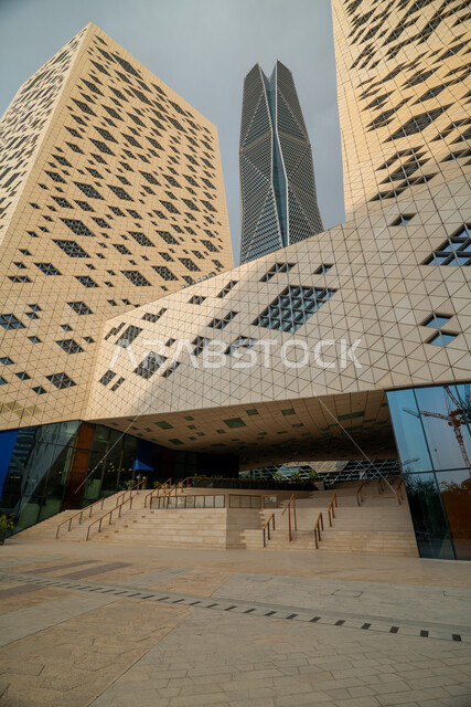  الفن الهندسي المعماري على الطراز الحديث للمباني التجارية، ابراج مركز الملك عبدالله المالي (كافد) في مدينة الرياض في النهار, تحقيق النهضة الاقتصادية, الشركات الرائدة في الخدمات المصرفية، الوجهة المثالية للمال والأعمال في المملكة العربية السعودية