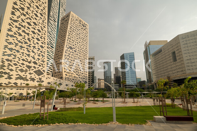  الفن الهندسي المعماري على الطراز الحديث للمباني التجارية، ابراج مركز الملك عبدالله المالي (كافد) في مدينة الرياض في النهار, تحقيق النهضة الاقتصادية, الشركات الرائدة في الخدمات المصرفية، الوجهة المثالية للمال والأعمال في المملكة العربية السعودية