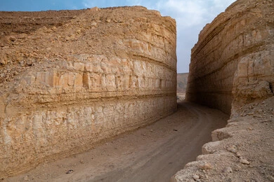 The rocky nature of the mountains in the desert in the majestic valley, the terrain and mountain heights in the desert areas, the natural tourist attractions in the Kingdom of Saudi Arabia, a famous natural tourist place