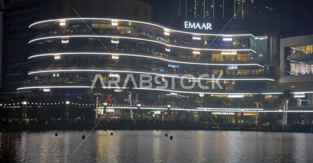 اماكن الأنشطة العائلية الترفيهية، الفن الهندسي المعماري الحديث للمولات وناطحات السحاب الشاهقة، شركة إعمار العقارية، الواجهة السياحية في الإمارات العربية المتحدة، مراكز التسوق والمتاجر الفاخرة، مبنى دبي مارينا مول بإمارة دبي