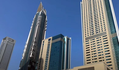 برج الحكيم في شارع الشيخ زايد مدينة دبي, الفن الهندسي المعماري للأبراج وناطحات السحاب, جذب واستقطاب السياح من انحاء العالم, النمو والتطور العمراني للمنشآت التجارية، الواجهة السياحية في الامارات العربية المتحدة