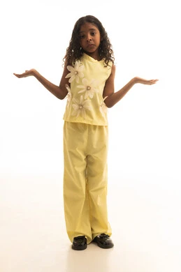 Contemplation, thinking, daydreaming, and planning for the future, a portrait of a Saudi Arabian Gulf girl raising her hands in gestures of confusion, expressions of questioning and lack of knowledge, finding a solution to a problem, deep reflection and focus, white background.