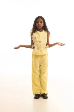Contemplation, thinking, daydreaming, and planning for the future, a portrait of a Saudi Arabian Gulf girl raising her hands in gestures of confusion, expressions of questioning and lack of knowledge, finding a solution to a problem, deep reflection and focus, white background.