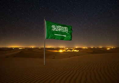 غرس علم المملكة العربية السعودية وسط الصحراء، راية التوحيد وشعار الوطن، الاحتفال بالمناسبات والأعياد الوطنية، يوم العلم 11 مارس، اليوم الوطني السعودي 23 سبتمبر
