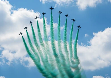  العرض الجوي للطائرات في احتفالات العيد الوطني، اليوم الوطني السعودي 23 سبتمبر، تحليق الطيران الحربي في سماء المملكة العربية السعودية في ذكرى يوم العلم 11 مارس، تزيين السماء بدخان ملون 