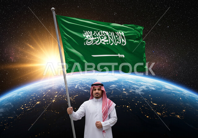 مفهوم حب الوطن، الإحتفال بذكرى توحيد المملكة، يوم العلم 11 مارس، اليوم الوطني السعودي 23 سبتمبر، سيد خليجي عربي سعودي يرتدي الشماغ والثوب التقليدي يحمل علم السعودية، خلفية الكرة الارضية في الفضاء الخارجي