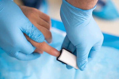 متابعة نسبة الأكسجين في الدم لحظة بلحظة, فحص سلامة المؤشرات الحيوية في المستشفى, دمج التكنولوجيا الحديثة في المجال الطبي