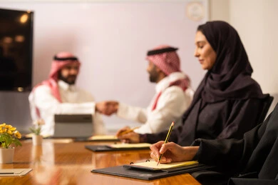 توقيع عقود المشاريع الجديدة، تطوير العمل وحل المشكلات، استقبال موظفين جدد، دمج جهاز تقني حديث مع العمل، دراسة وتحليل المشاريع الجديدة، تبادل الخبرات والافكار، ورش عمل وتدريب، اجراء اجتماع لفريق عمل عرب خليجيين سعوديين داخل مقر الشركة