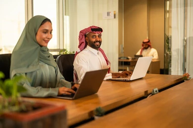 توفير بيئة عمل مريحة،، مناقشة ومتابعة الاعمال وتحقيق الاهداف المطلوبة, تطوير المشاريع و الاستثمارات، دراسة أوراق البيانات الإحصائية, إدارة و تقسيم المهام، فريق عمل عربي خليجي سعودي يقوم بإجراء اجتماع عمل داخل غرفة الاجتماعات في مقر الشركة توفير بيئة عمل مريحة،، مناقشة ومتابعة الاعمال وتحقيق الاهداف المطلوبة, تطوير المشاريع و الاستثمارات، دراسة أوراق البيانات الإحصائية, إدارة و تقسيم المهام، فريق عمل عربي خليجي سعودي يقوم بإجراء اجتماع عمل داخل غرفة الاجتماعات في مقر الشركة