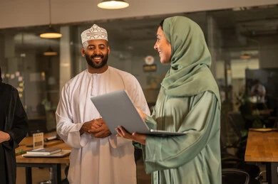 The comfortable work environment in the company is Omani, explaining the required tasks with happiness and love, cooperation and understanding among the team, exchanging experiences and successful agreements, organizing and managing the work concept schedule, Arab Omani Gulf colleagues are discussing the required tasks.