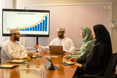 تنظيم وادارة جدول مفهوم العمل, بيئة العمل المريحة في الشركة عمانية, شرح المهام المطلوبة بسعادة وحب, التعاون والتفاهم بين الفريق, تبادل الخبرات والاتفاقيات الناجحة, بورتريه لزملاء عمل عرب عمانيين خليجيين في اجتماع لدراسة البيانات الاحصائية ،تحليل الرسوم البيانية