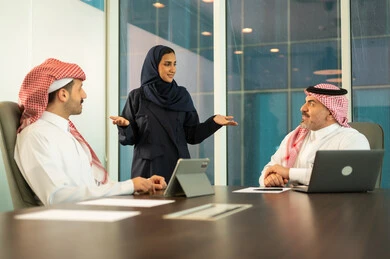 Business development and problem solving, conducting a meeting for a Saudi Gulf Arab team at the company's headquarters, studying and analyzing new projects, unity and teamwork, workshops and training, using modern technical equipment, a Saudi office profession and job.