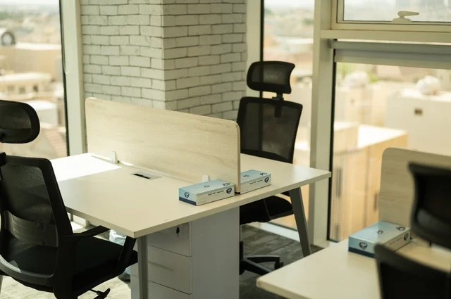 الديكورات العصرية الفاخرة, مكتب بديكور راقي على الطراز الحديث, التصميم الداخلي الأنيق, تصاميم حديثة لمكاتب الشركات في المملكة العربية السعودية, تجهيزات مكتبية مع أثاث مكتبي مريح