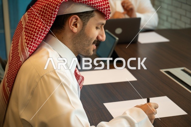 Workshops and training, exchanging experiences and ideas, studying and analyzing new projects, using modern technical devices, unity and teamwork, developing work and solving problems, holding a meeting for a team of Saudi Gulf Arab workers inside the company headquarters, a Saudi office profession and job.