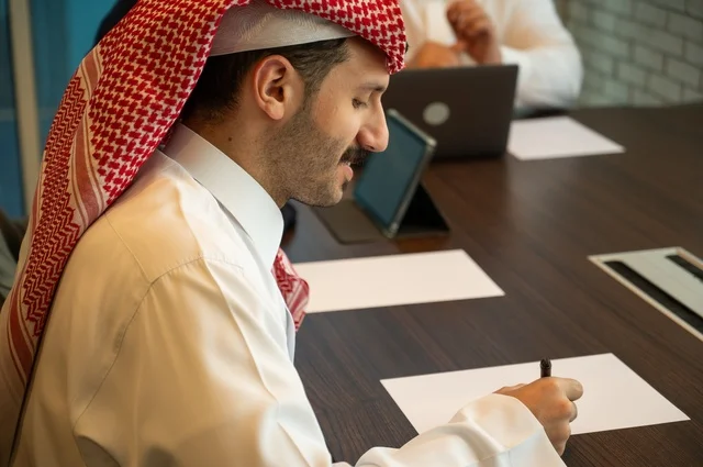 Workshops and training, exchanging experiences and ideas, studying and analyzing new projects, using modern technical devices, unity and teamwork, developing work and solving problems, holding a meeting for a team of Saudi Gulf Arab workers inside the company headquarters, a Saudi office profession and job.