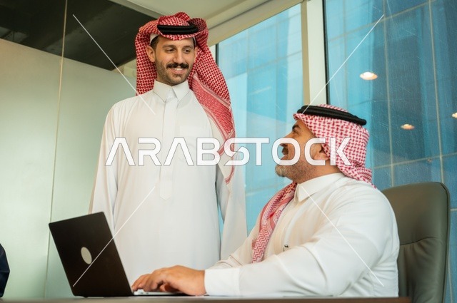 Workshops and training, exchanging experiences and ideas, studying and analyzing new projects, using modern technical devices, unity and teamwork, developing work and solving problems, holding a meeting for a team of Saudi Gulf Arab workers inside the company headquarters, a Saudi office profession and job.