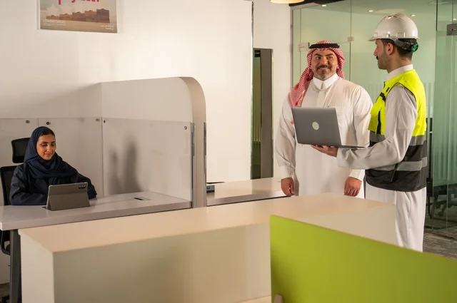 Unity and teamwork, exchanging experiences and ideas, studying and analyzing new projects, using modern technical devices, developing work and solving problems, holding a meeting for a team of Saudi Gulf Arab workers inside the company headquarters, workshops and training, a Saudi office profession and job.