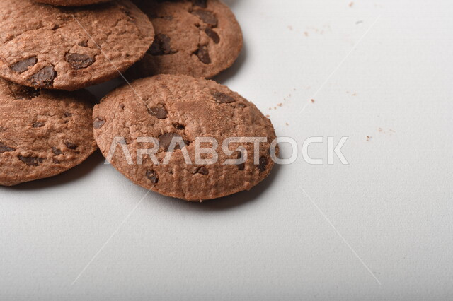  الكوكيز المقرمشه بقطع الشوكولاته الداكنه، رقاقات البسكويت الهش، بسكويت بالشوكولاته