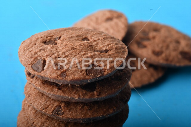  الكوكيز المقرمشه بقطع الشوكولاته الداكنه، رقاقات البسكويت الهش، بسكويت بالشوكولاته