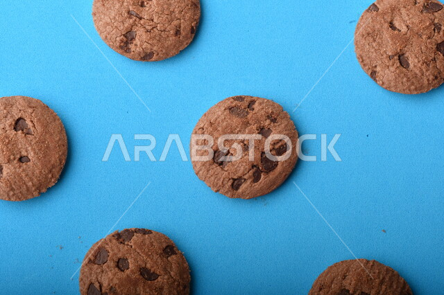  الكوكيز المقرمشه بقطع الشوكولاته الداكنه، رقاقات البسكويت الهش، بسكويت بالشوكولاته