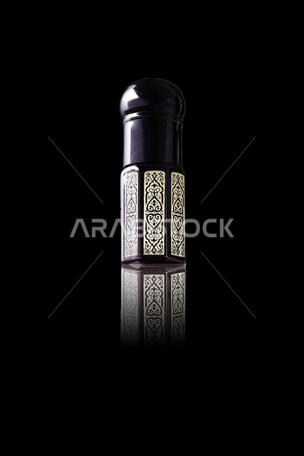  علبه زجاجيه من دهن العود الأصلي, التعطر والتطيب بالزيوت الطبيعيه, عطور وبخور سعودي عربي خليجي