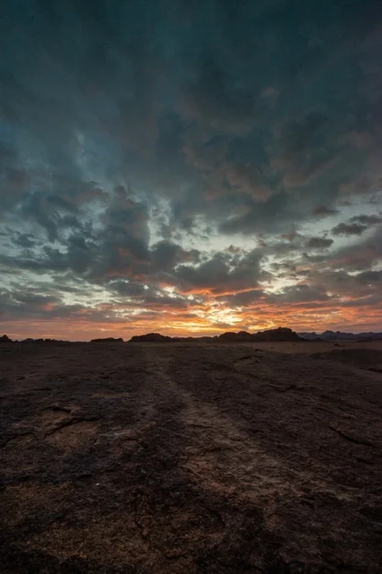 صورة لجمال الطبيعة في المملكة العربية السعودية ،غروب الشمس في كورنيش جدة ، جمال الطبيعة الخلابة على ساحل مدينة جدة ، معالم السياحة في المملكة العربية السعودية