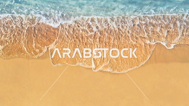 أمواج البحر الهادئة على شاطئ البحر الأحمر في وقت النهار، شواطئ جزيرة فرسان في جازان جنوب غرب الممكلة العربية السعودية، وجهة سياحية فاخرة في السعودية، اماكن سياحيه فى السعوديه