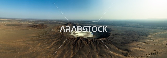 معالم تاريخية أثرية، الجبال والمرتفعات الصخرية الطبيعية، فوهة الوعبة ( مقلع طمية ) في مدينة الطائف،الحمم البركانية على منحدر فوهة الوعبة، السياحية في المملكة العربية السعودية