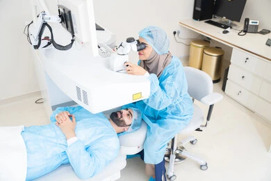 Eliminating problems of poor vision and nearsightedness, restoring clear vision without the need for prescription glasses, healthy eyes and more accurate vision, an Arab Gulf Saudi man wearing sterile official attire, a Saudi doctor revealing to perform LASIK surgery inside medical centers, laser vision correction surgery, focusing on eye care and improving eyesight.