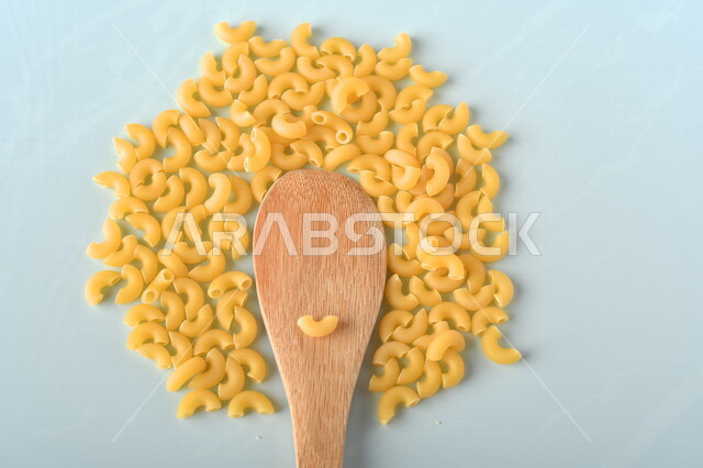 قطع المعكرونه الجافه المتناثره, حبيبات الباستا الشهيه, مكرونه جافه منثوره, وجبات خفيفه