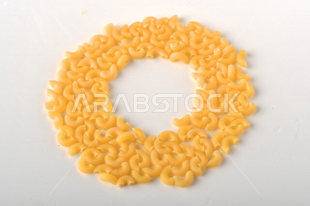 قطع المعكرونه الجافه المتناثره, حبيبات الباستا الشهيه, مكرونه جافه منثوره, وجبات خفيفه
